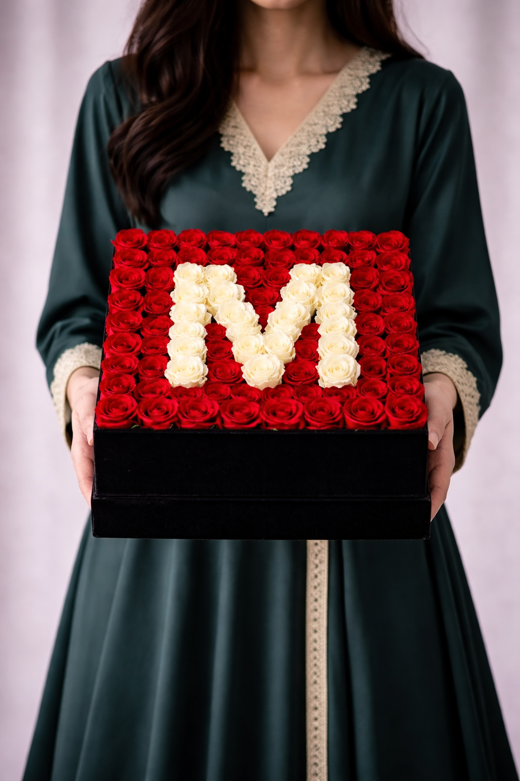 Box de Roses Rouges avec Initiale — Signature Florale